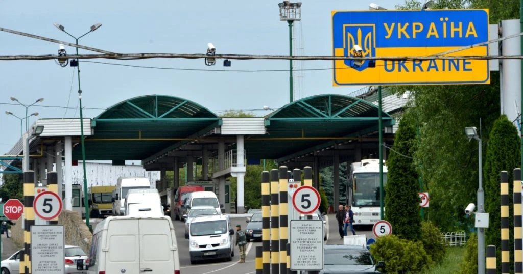 Чоловікам 50–60 років не дають послаблень на кордоні: хто все ж може виїхати