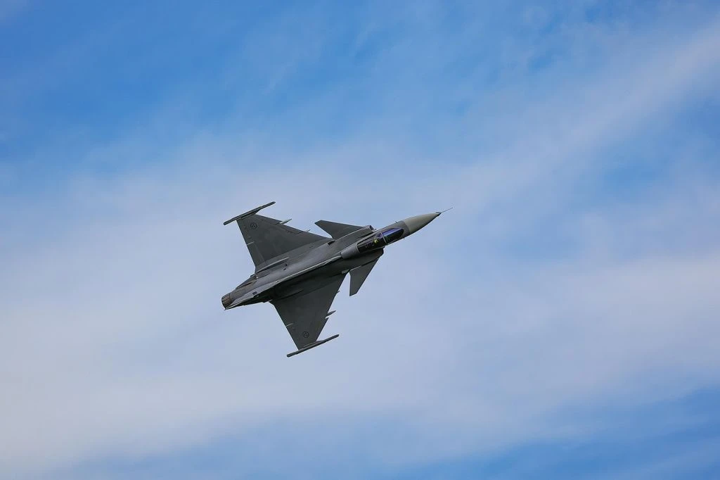 Винищувач Gripen розбився біля авіабази в Угорщині: пілот встиг катапультуватися