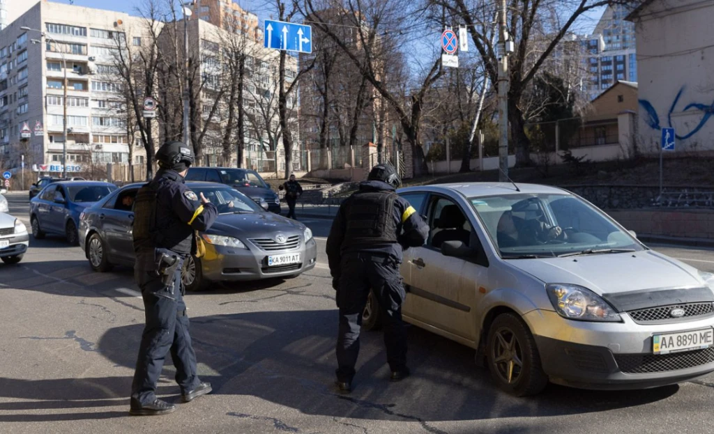 ТЦК і поліція перевіряють водіїв під час тривог: екс-прокурор пояснив, чи є пряма заборона